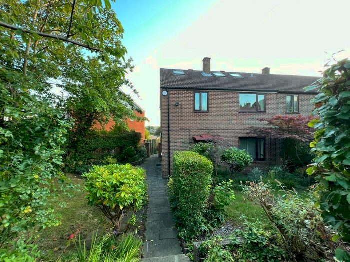 4 Bedroom Semi-Detached House To Rent In Spen Green, Leeds, LS16