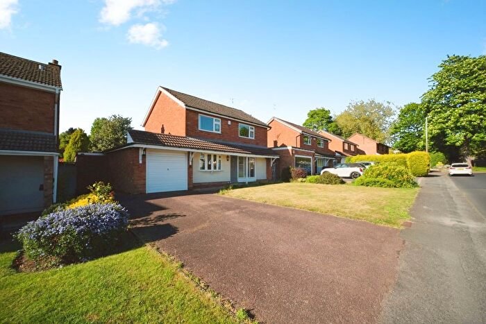 3 Bedroom Detached House For Sale In Cedars Avenue, Kingswinford, DY6