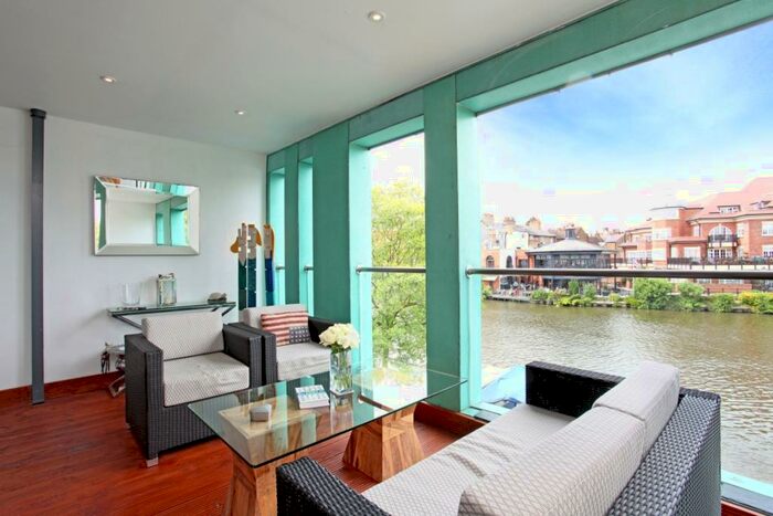 2 Bedroom Apartment To Rent In Farm Yard Windsor, SL4