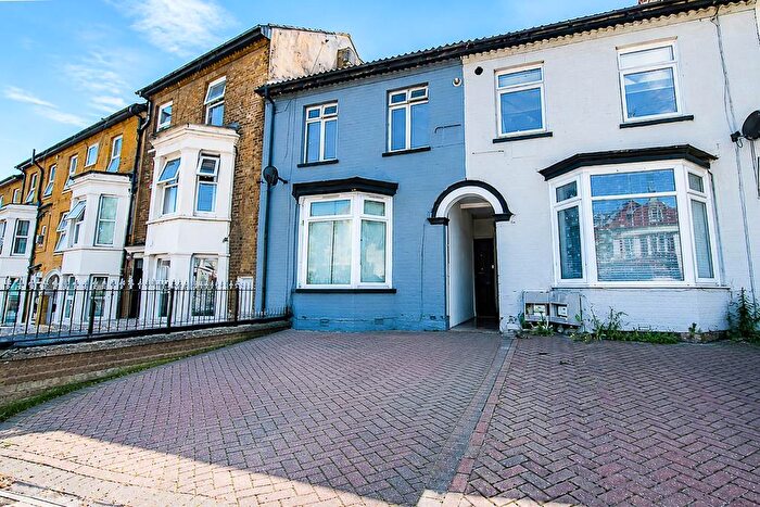 2 Bedroom Flat For Sale In Southchurch Avenue, Southend-on-Sea, SS1