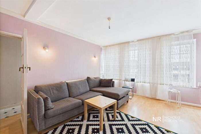 1 Bedroom Flat For Sale In Hook Road, Chessington, Surrey., KT9