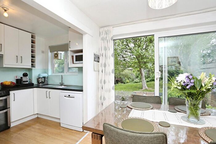 4 Bedroom Town House For Sale In Leyburn Gardens, Croydon, CR0