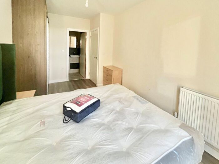 2 Bedroom Flat To Rent In Green Ferry Way, Walthamstow, E17