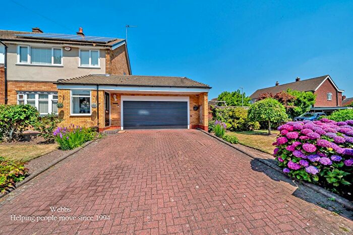 3 Bedroom Semi-Detached House For Sale In Simmonds Road, Walsall, WS3