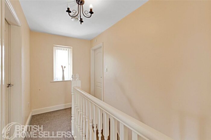 3 Bedroom Detached House For Sale In Wroe Place, Wyke, Bradford, West Yorkshire, BD12