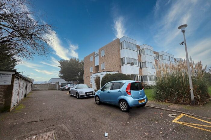 2 Bedroom Flat To Rent In Winston Close, Romford, RM7