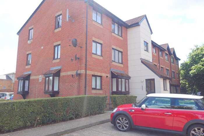 1 Bedroom Flat To Rent In Magpie Close, Enfield, EN1