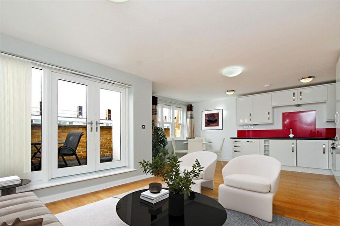 2 Bedroom Flat To Rent In Cosmo Apartments, Westport Street, Stepney Green, London, E1