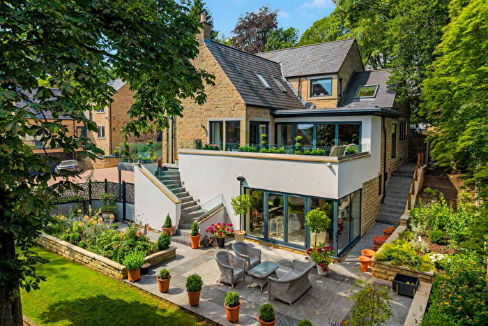 4 Bedroom Detached House For Sale In Oaklands Court, Grasscroft, Saddleworth, OL4
