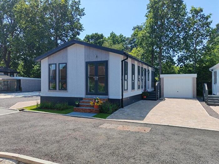 2 Bedroom Park Home For Sale In Nine Mile Ride, Wokingham, RG40