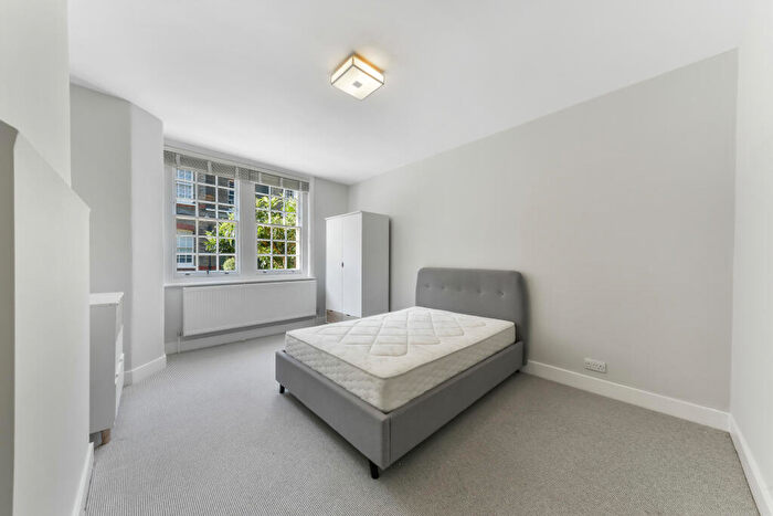 3 Bedroom Flat To Rent In Worth Grove, Walworth Village, London, SE17