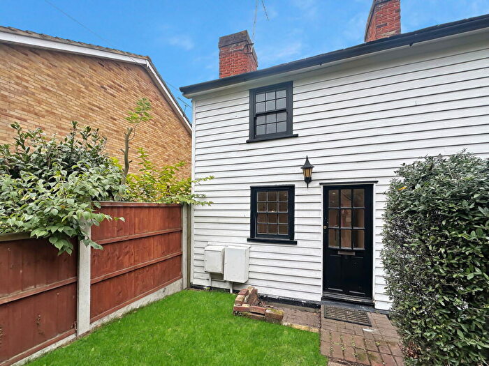 1 Bedroom Semi-Detached House For Sale In High Road, Fobbing, SS17