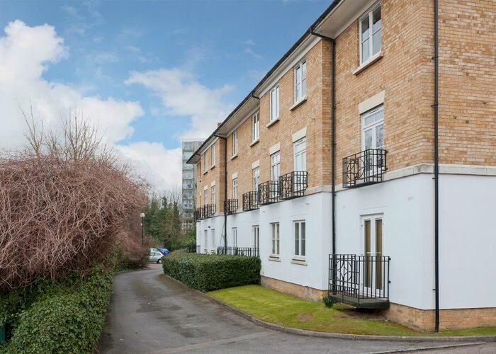 1 Bedroom Apartment To Rent In Kingswood Drive, Sutton, Surrey, SM2