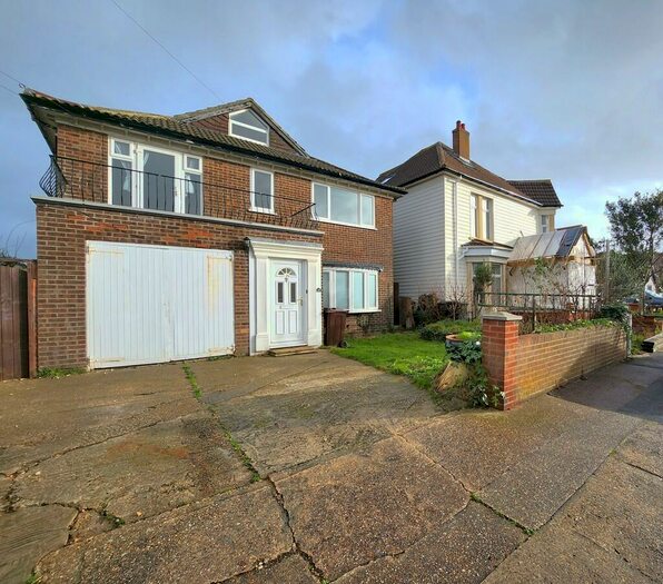 5 Bedroom Detached House To Rent In Lee-on-the-Solent, Hampshire, PO13