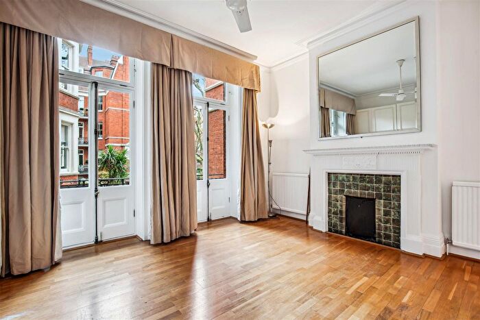 3 Bedroom Flat To Rent In Fitzgeorge Avenue, London, W14