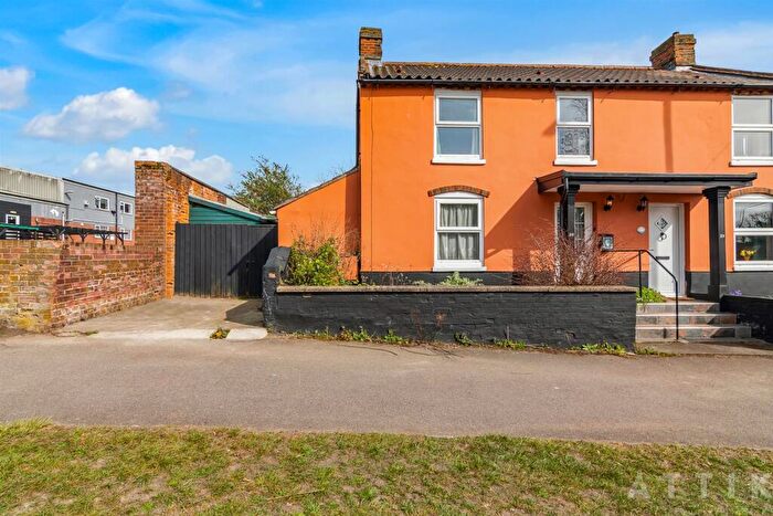 2 Bedroom Cottage For Sale In Norwich Road, Halesworth, IP19