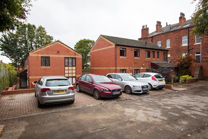 3 Bedroom Flat To Rent In Victoria Road, Leeds, LS6