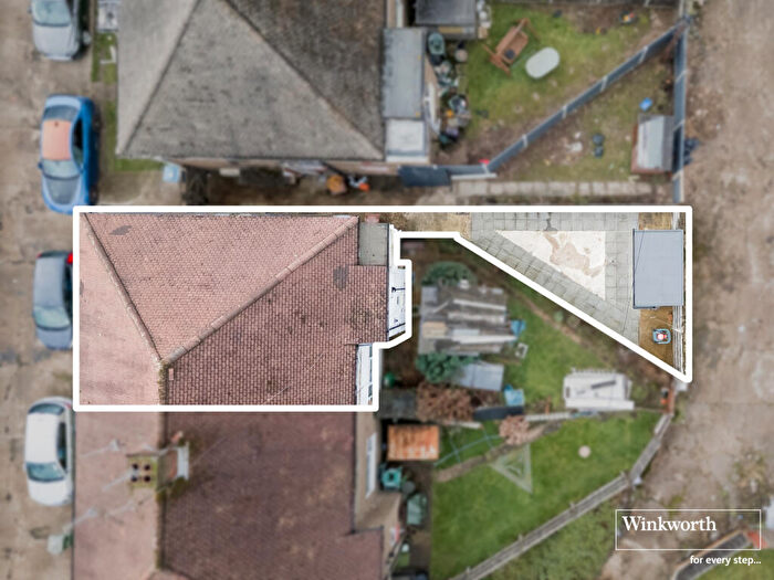 2 Bedroom Apartment For Sale In Kenton Road, Harrow, Middlesex, HA3