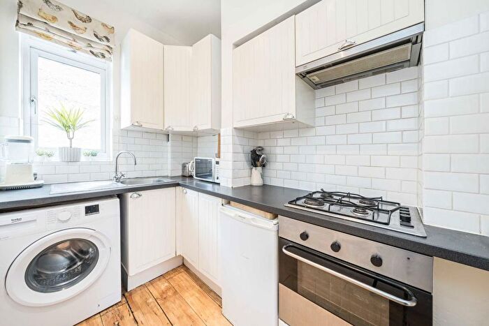 1 Bedroom Flat For Sale In Queenstown Road, London, SW8