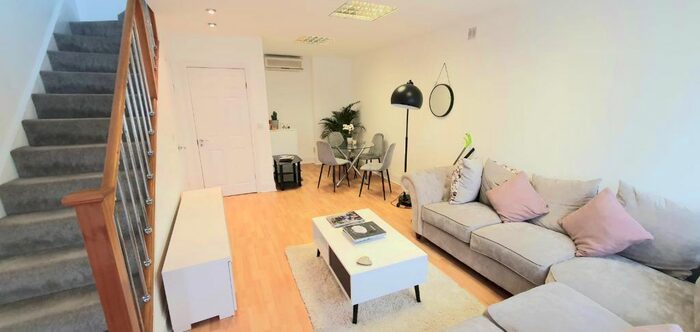 1 Bedroom Detached House To Rent In Rosemont Avenue, London, N12