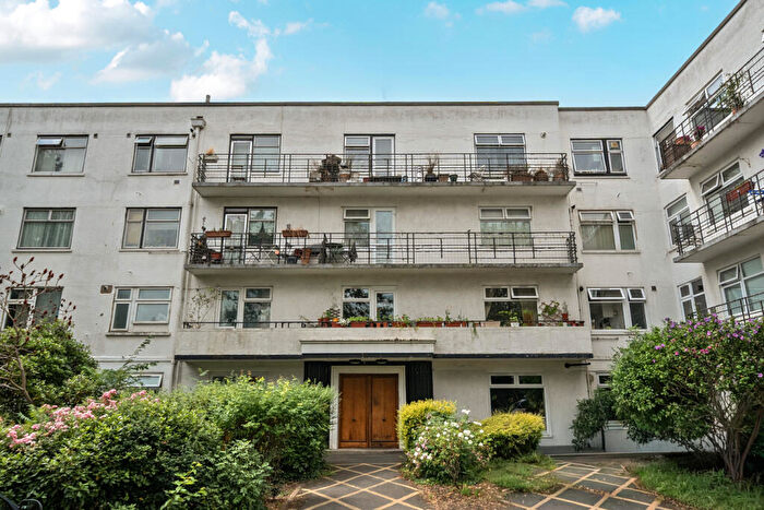 2 Bedroom Apartment For Sale In Taymount Rise, London, SE23