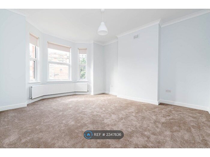 3 Bedroom Flat To Rent In Overhill Road, London, SE22