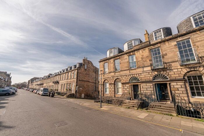 2 Bedroom Flat To Rent In Albany Street, New Town, Edinburgh, EH1