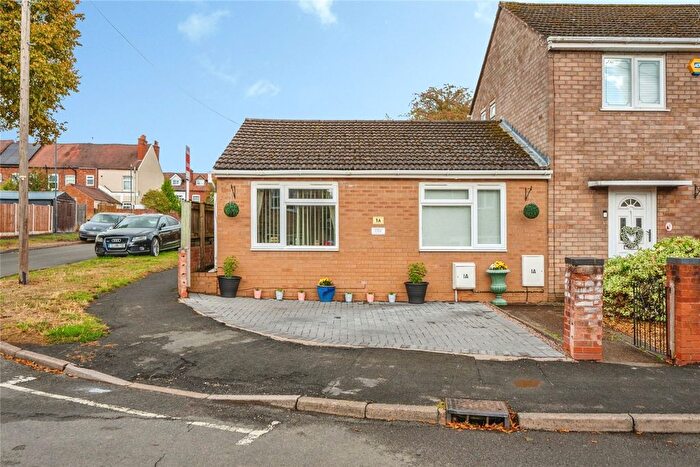 2 Bedroom Bungalow For Sale In Piccadilly Crescent, Tamworth, Staffordshire, B78