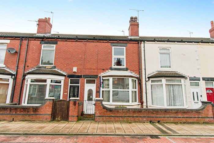 2 Bedroom Terraced House For Sale In Lower Oxford Street, Castleford, WF10