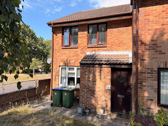 2 Bedroom Flat To Rent In Woodrush Crescent, Locks Heath, SO31