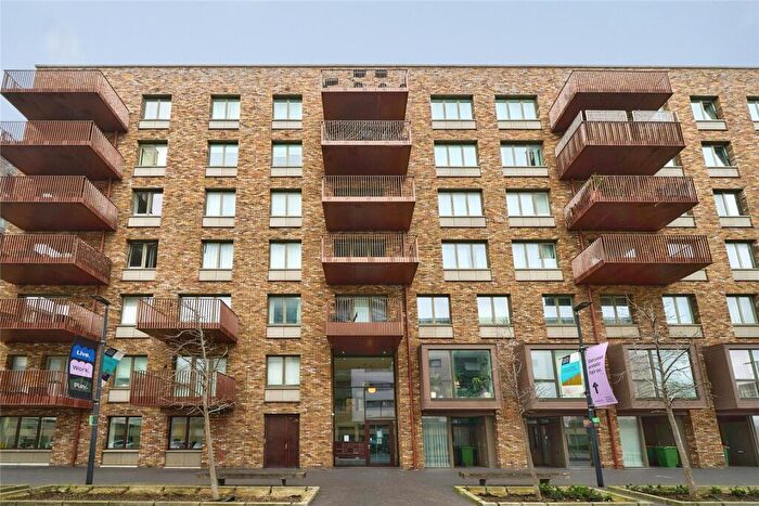 3 Bedroom Flat For Sale In Hudson Way, London, E16