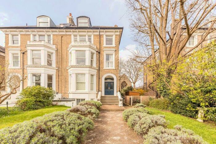 2 Bedroom Flat To Rent In Cambridge Park, Twickenham, TW1