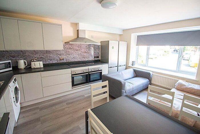 6 Bedroom Semi-Detached House To Rent In Bluecoat Close, Nottingham, NG1