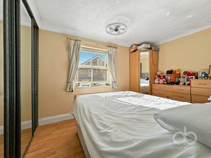 3 Bedroom End Of Terrace House For Sale In Newburgh Road, Grays, RM17