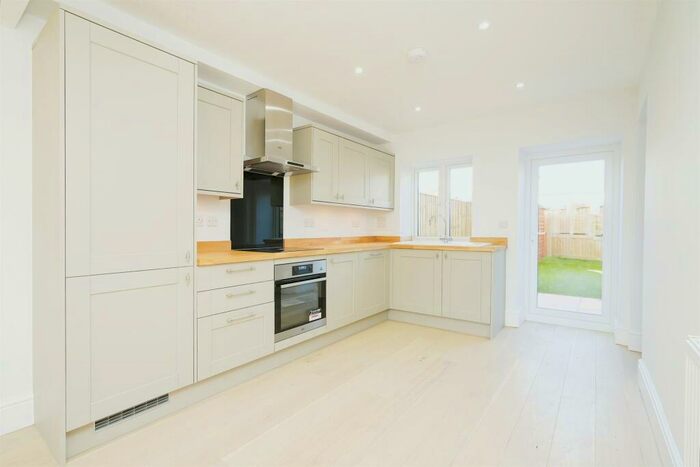 2 Bedroom Semi-Detached House For Sale In Fairseat Close, Carterton, OX18