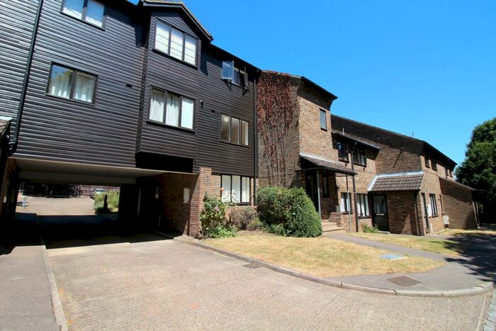 2 Bedroom Flat To Rent In Old Hertford Road, Hatfield, AL9