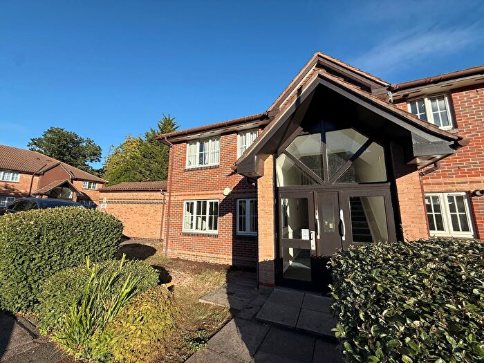 2 Bedroom Flat To Rent In Waverley Road, Enfield, EN2