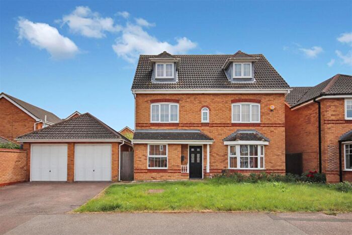 6 Bedroom Detached House For Sale In , Aintree Drive, Rushden, NN10