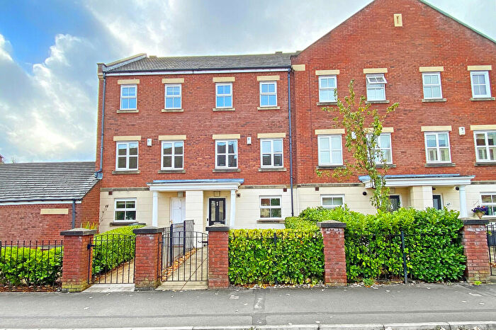 3 Bedroom Town House To Rent In Hutton Gate, Harrogate, HG2