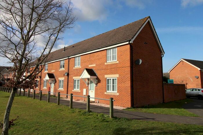 3 Bedroom End Of Terrace House For Sale In Artillery Drive, Thatcham, RG19