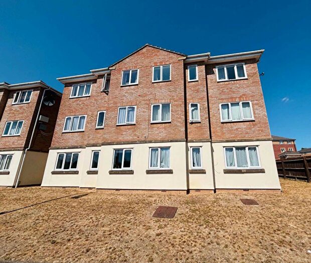 2 Bedroom Flat For Sale In Jubilee Court, Thatcham, RG19