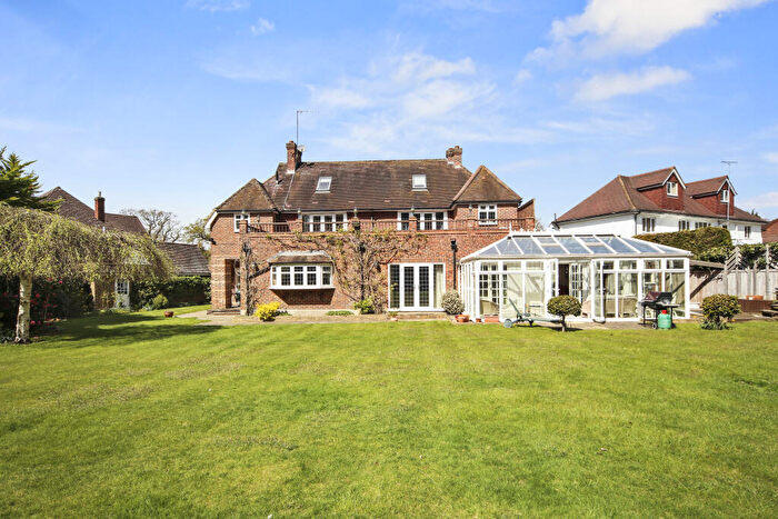 5 Bedroom House To Rent In Southfield Place, Weybridge, KT13