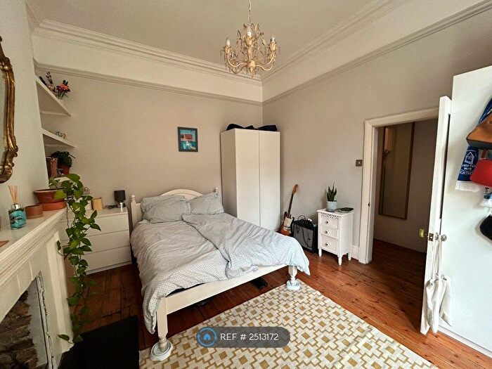1 Bedroom Flat To Rent In Barons Court Road, London, W14