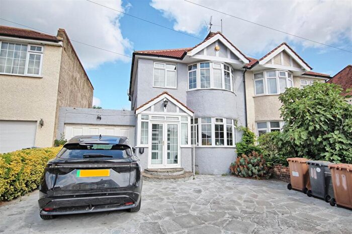 4 Bedroom Semi Detached House For Sale In Fanshawe Crescent - Ware - Chain Free, SG12