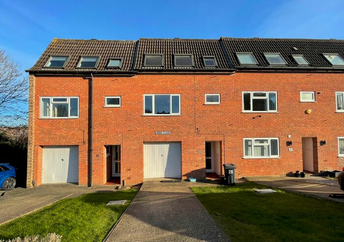 4 Bedroom Property To Rent In Lindo Close, Chesham, HP5