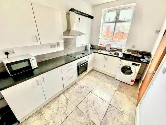 Studio To Rent In City Road, Birmingham, B16