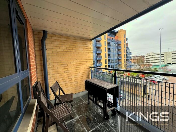 2 Bedroom Flat To Rent In Canute Road, Southampton, SO14