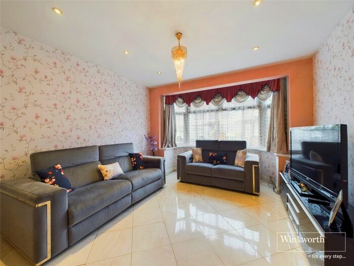 4 Bedroom Terraced House To Rent In Princes Avenue, Kingsbury, London, NW9