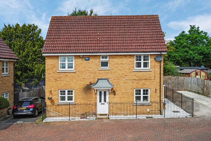 3 Bedroom Detached House For Sale In Aspen Grove, Pinner, HA5