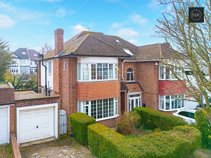 3 Bedroom Semi Detached House For Sale In Chiltern Way, Woodford Green, Essex, IG8